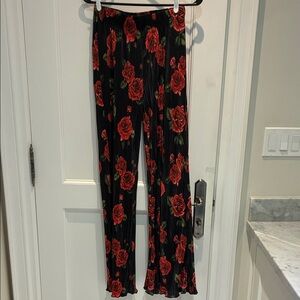 Almost Famous Black and Red Floral Wide Leg Pants⭐️